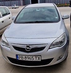 Лек автомобил марка "Opel", модел "Astra Sports Tourer"